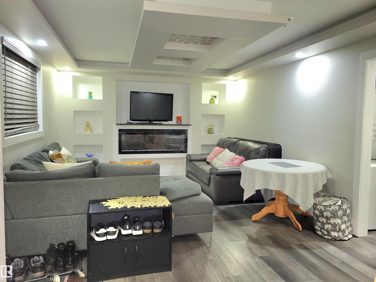 9131 83 Av Nw, Edmonton, Alberta  T6C 1B6 - Photo 2 - E4471078