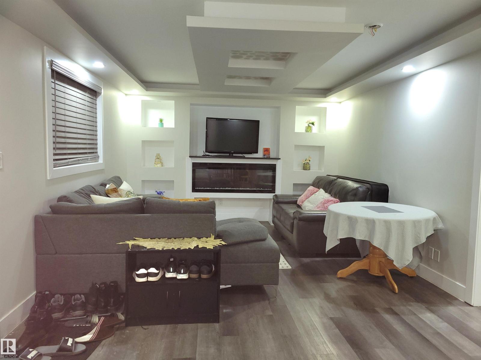 9131 83 Av Nw, Edmonton, Alberta  T6C 1B6 - Photo 3 - E4471078