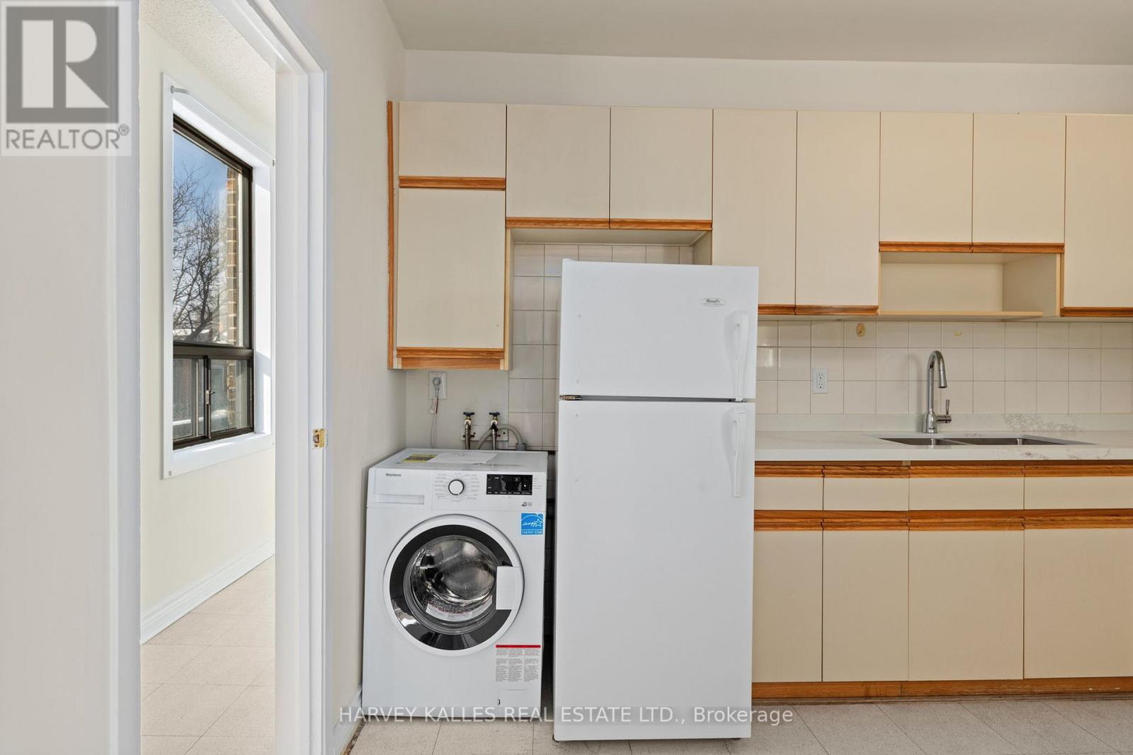 2 - 822 St Clair Avenue W, Toronto, Ontario  M6C 1C1 - Photo 4 - C12728996