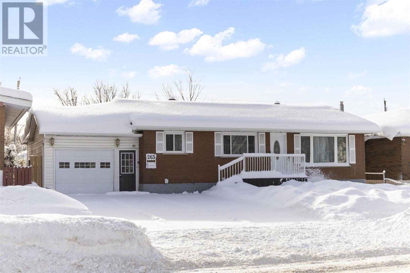 263 Second Lin E, Sault Ste. Marie, Ontario  P6C 2M5 - Photo 1 - SM253433