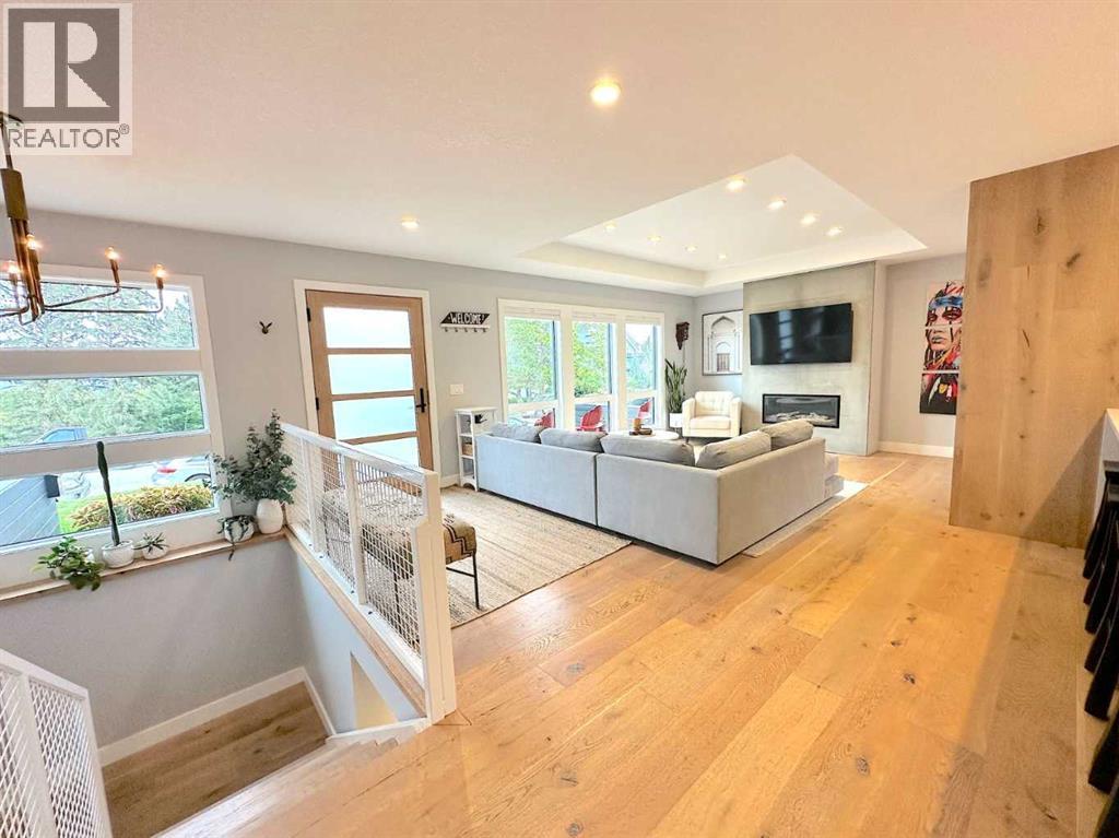 139 Wildwood Drive Sw, Calgary, Alberta  T3C 3C7 - Photo 4 - A2261636