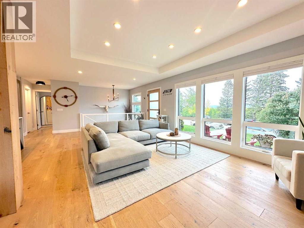 139 Wildwood Drive Sw, Calgary, Alberta  T3C 3C7 - Photo 7 - A2261636