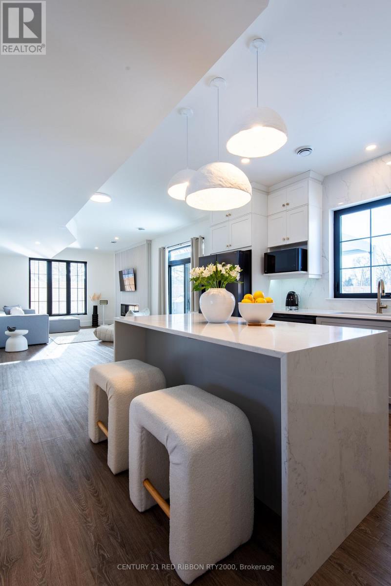 18 Mcnab Street, Strathroy-Caradoc, Ontario  N7G 2E9 - Photo 4 - X12729582