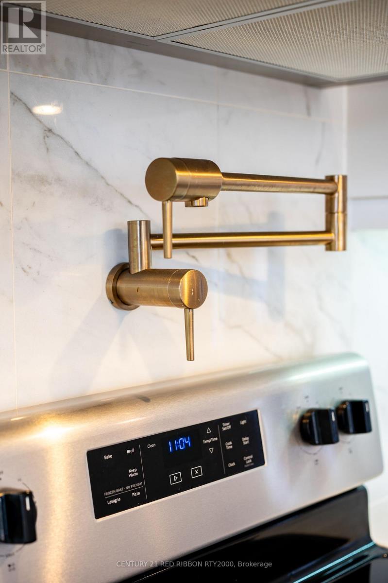 18 Mcnab Street, Strathroy-Caradoc, Ontario  N7G 2E9 - Photo 8 - X12729582