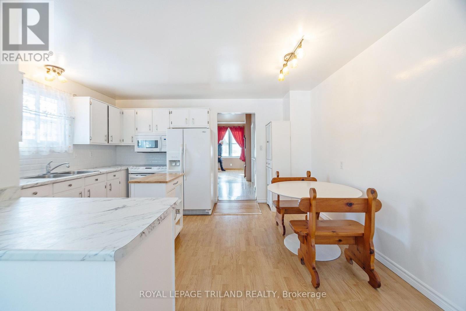 562 Chester Street, London South, Ontario  N6C 2J9 - Photo 11 - X12729590