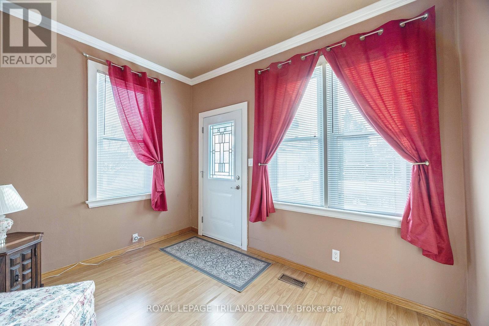 562 Chester Street, London South, Ontario  N6C 2J9 - Photo 4 - X12729590