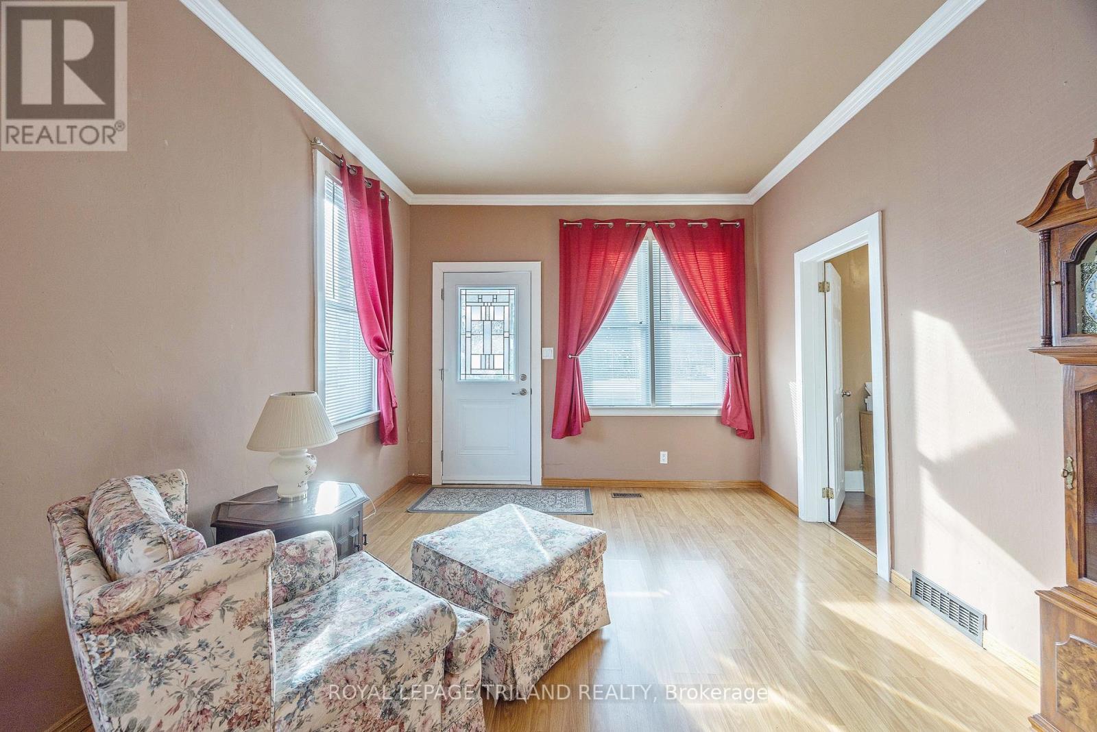 562 Chester Street, London South, Ontario  N6C 2J9 - Photo 5 - X12729590