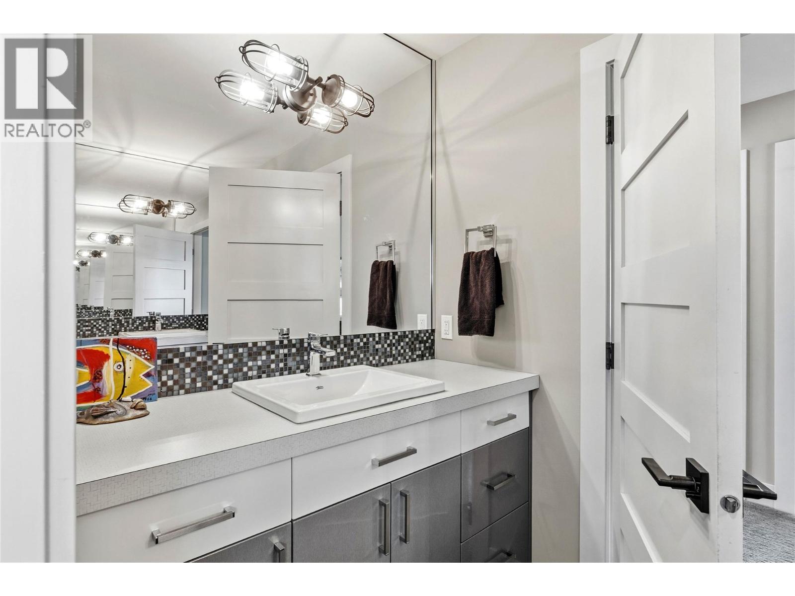 1555 Kicking Horse Way, Kamloops, British Columbia  V2E 2T6 - Photo 38 - 10373830