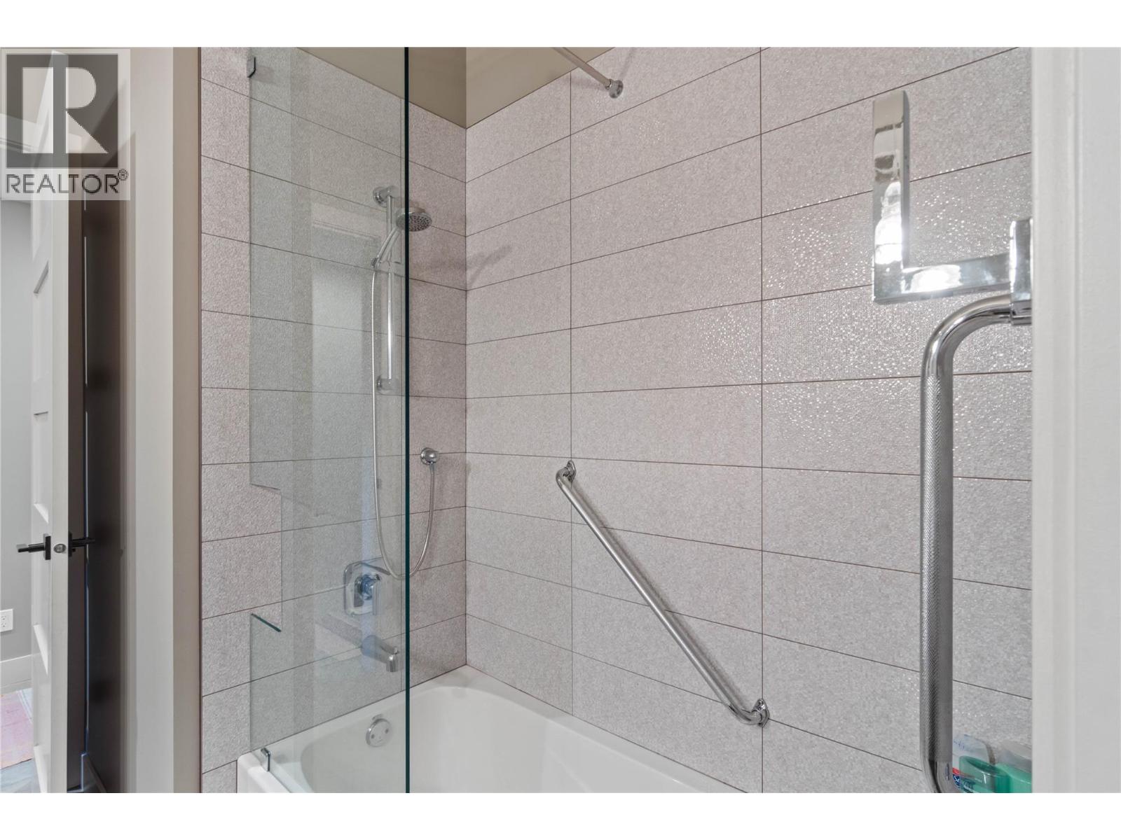 1555 Kicking Horse Way, Kamloops, British Columbia  V2E 2T6 - Photo 52 - 10373830