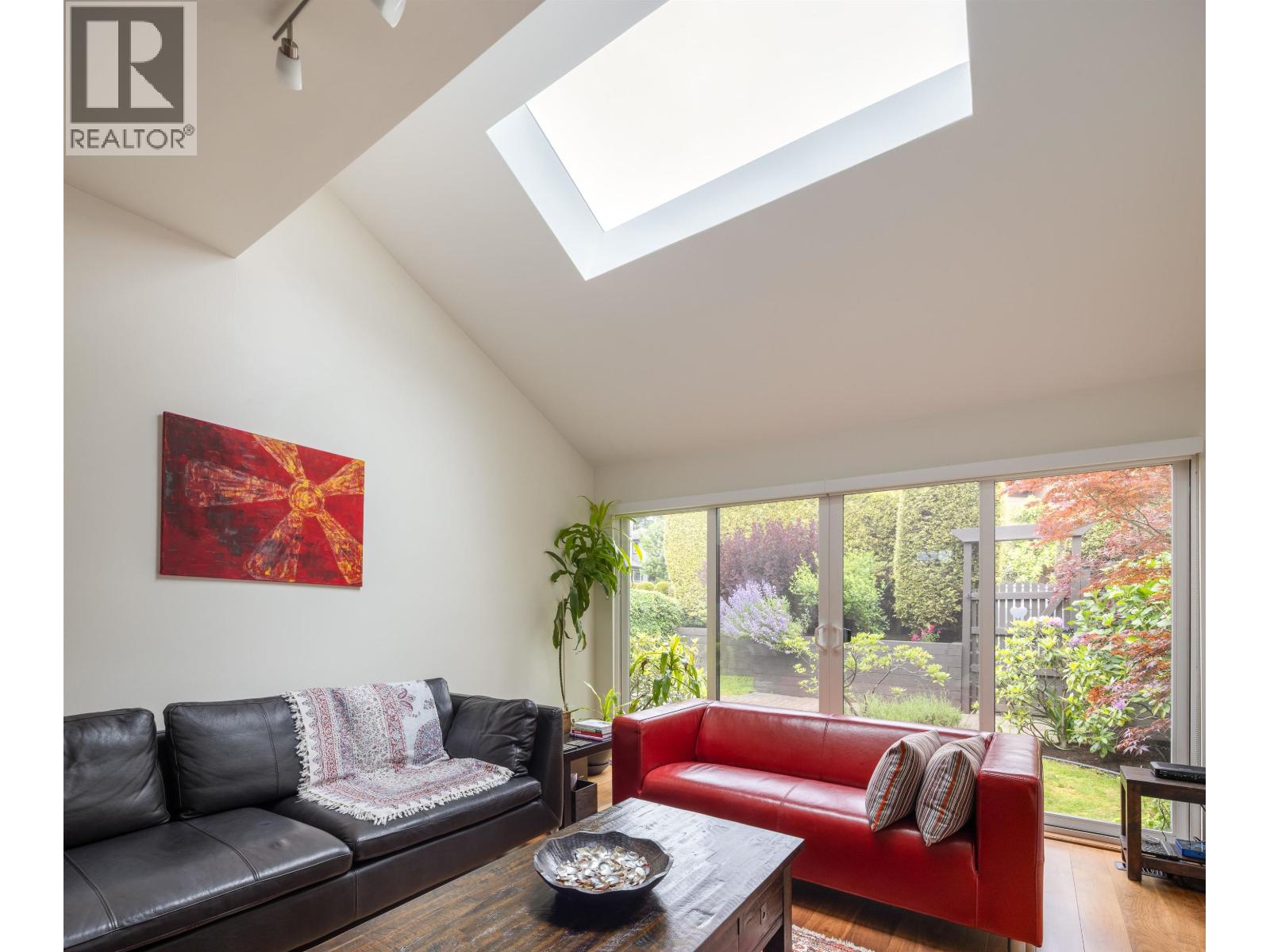 1915 CHESTERFIELD AVENUE, North Vancouver, British Columbia