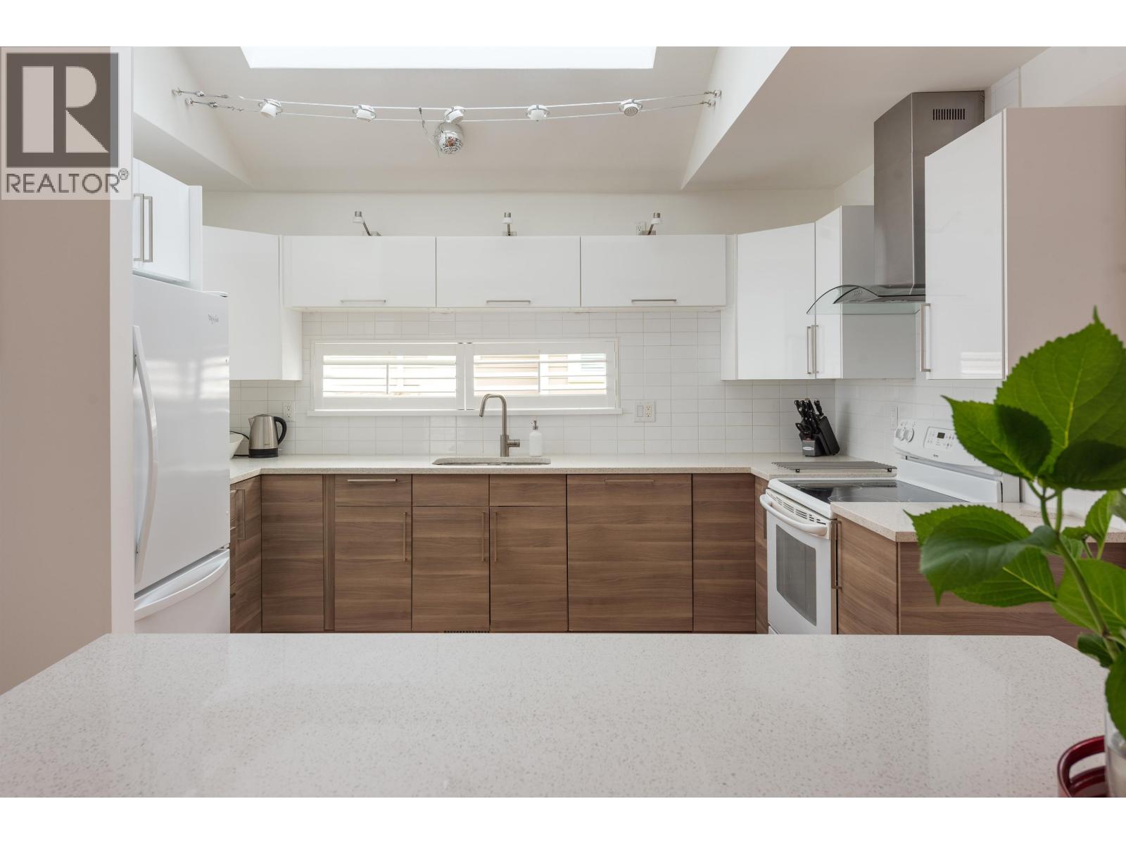 1915 Chesterfield Avenue, North Vancouver, British Columbia V7M 2P4 - Photo 12 - R3082931