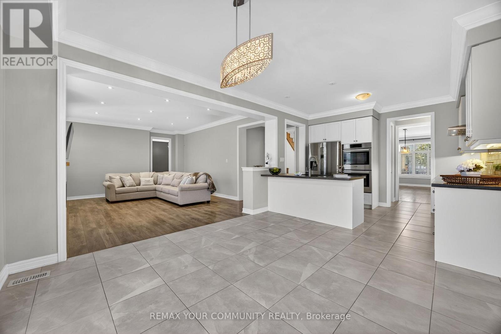 44 Cameron Street, Springwater, Ontario  L9X 0S3 - Photo 15 - S12475406