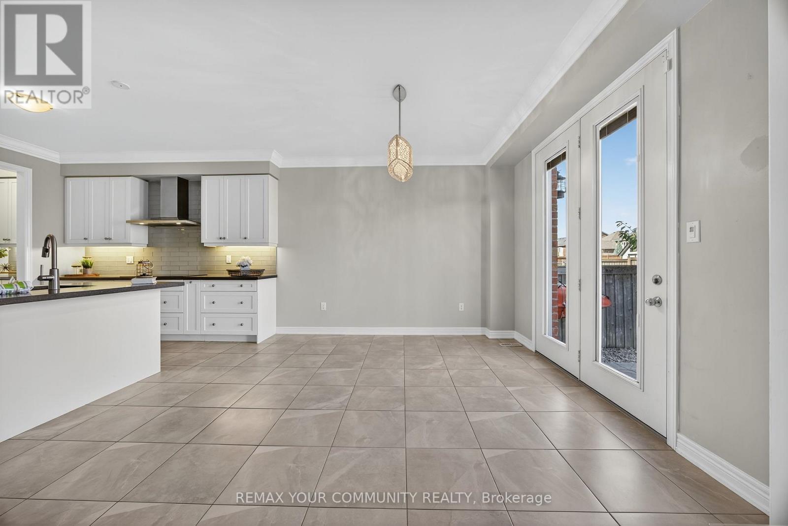 44 Cameron Street, Springwater, Ontario  L9X 0S3 - Photo 14 - S12475406