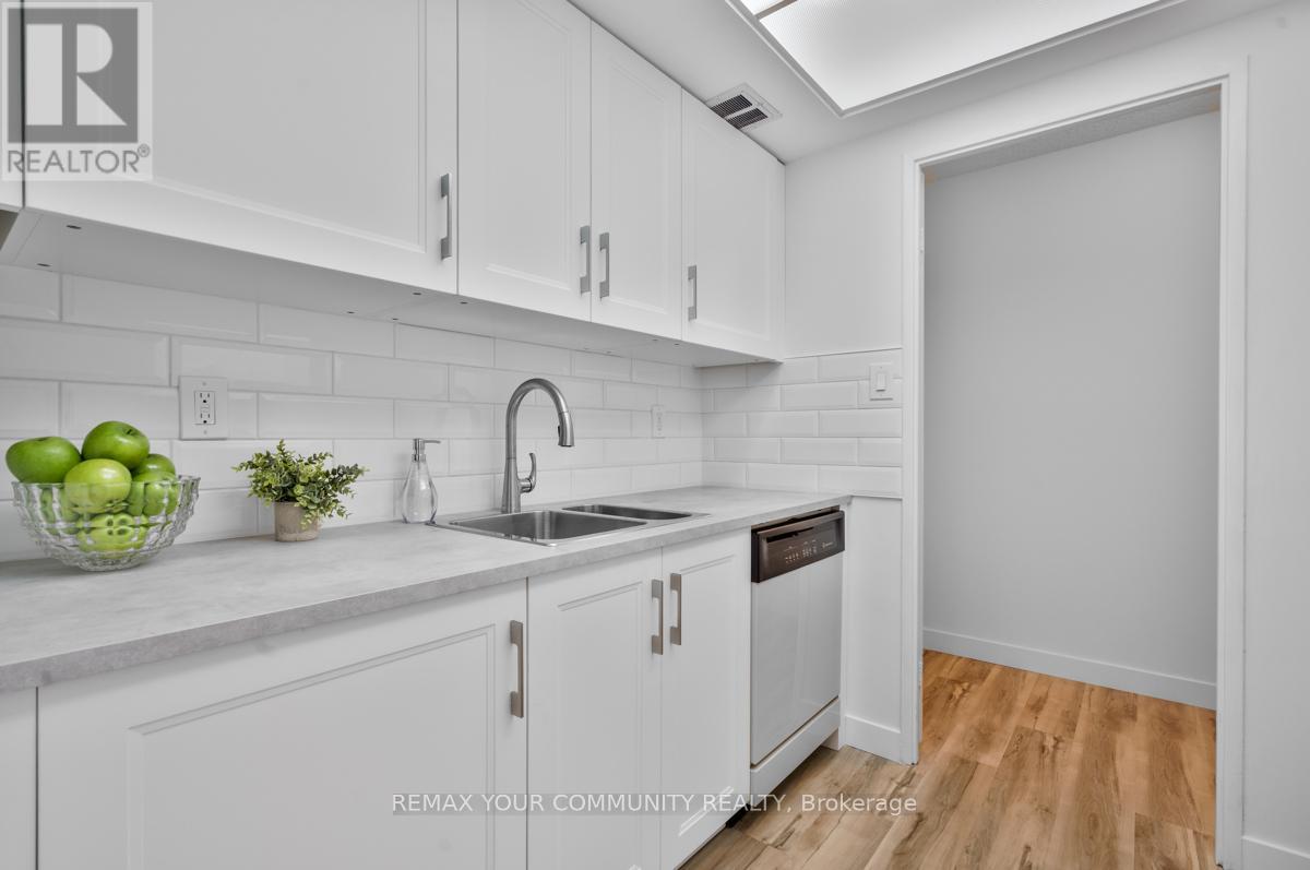 205 - 1535 Lakeshore Road E, Mississauga, Ontario  L5E 3E2 - Photo 8 - W12579432