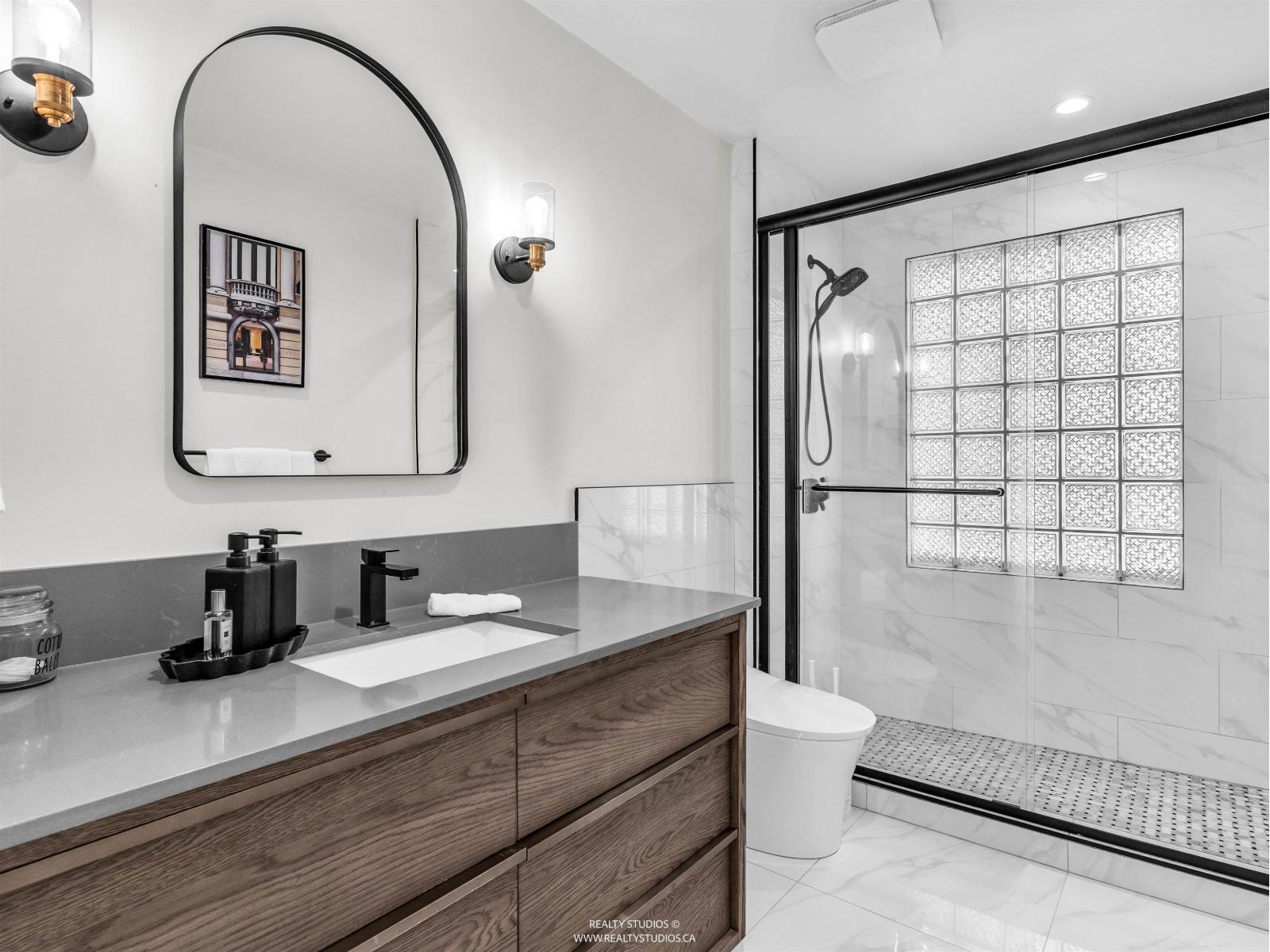 15383 Columbia Avenue, White Rock, British Columbia  V4B 1K1 - Photo 10 - R3082562