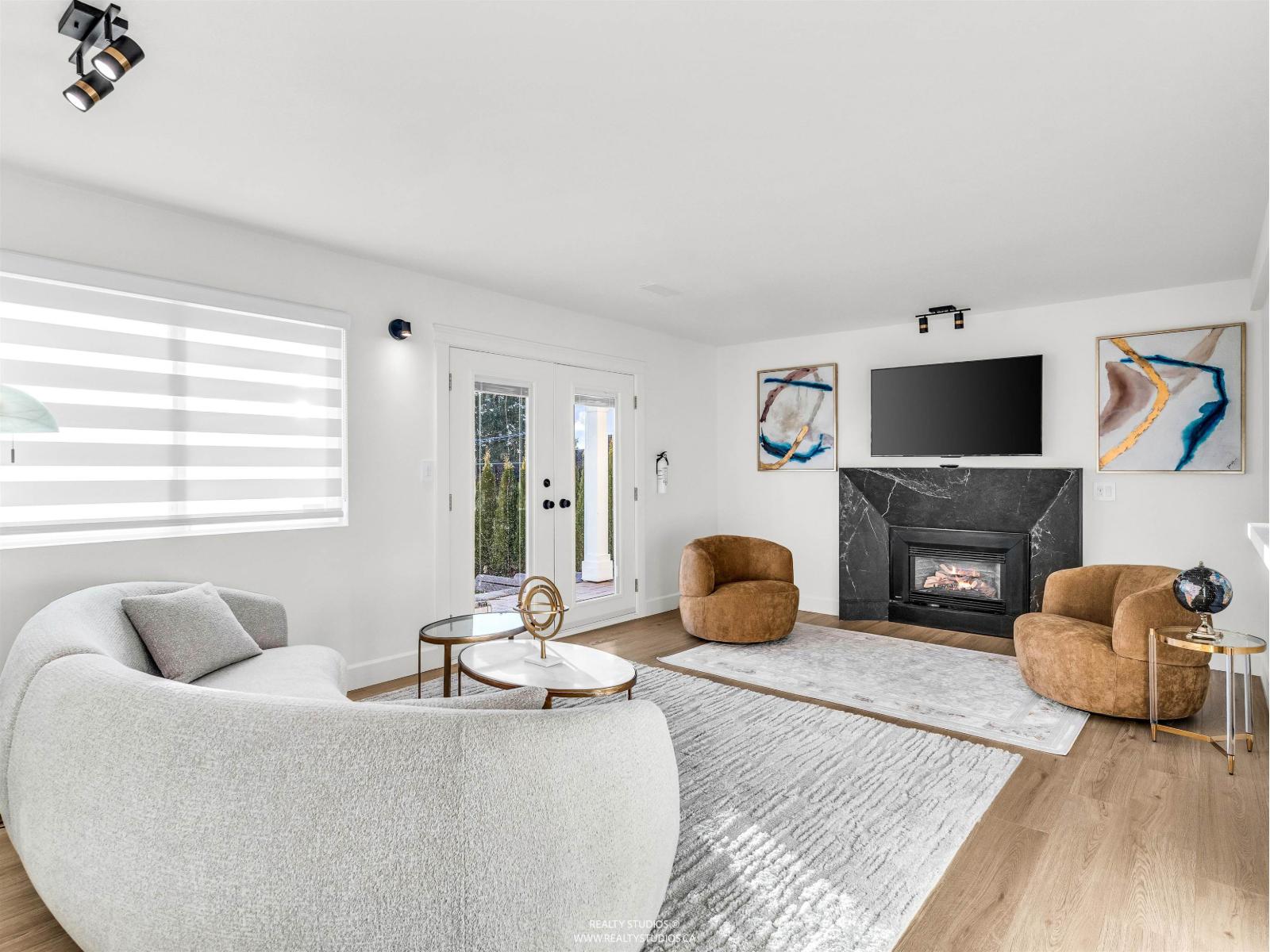 15383 Columbia Avenue, White Rock, British Columbia  V4B 1K1 - Photo 12 - R3082562