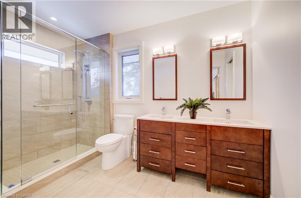 122 Belmont Avenue, Waterloo, Ontario  N2L 2A9 - Photo 33 - 40800277