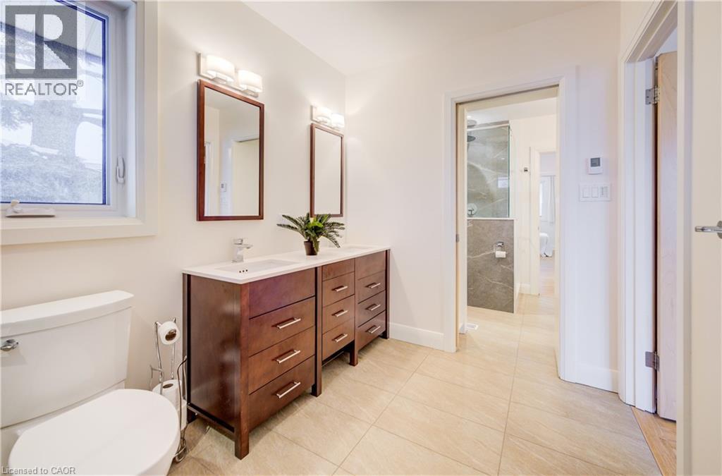 122 Belmont Avenue, Waterloo, Ontario  N2L 2A9 - Photo 35 - 40800277