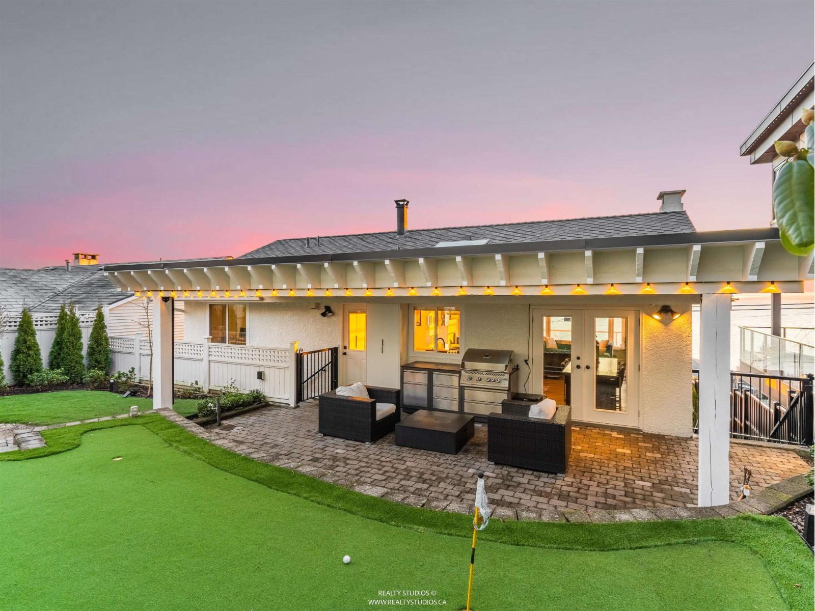 15383 Columbia Avenue, White Rock, British Columbia  V4B 1K1 - Photo 18 - R3082562