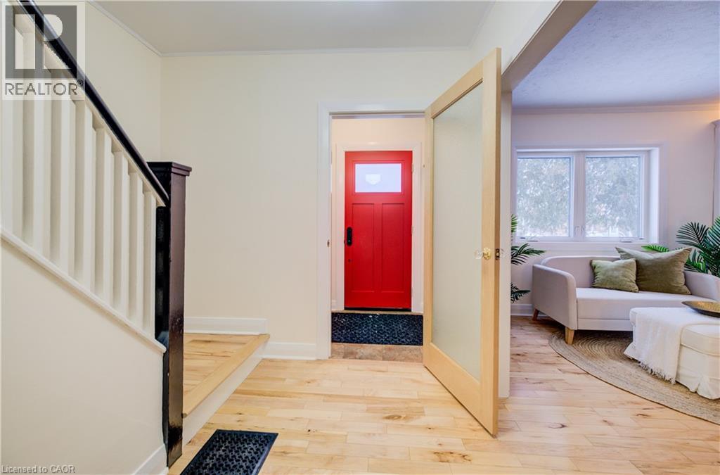 122 Belmont Avenue, Waterloo, Ontario  N2L 2A9 - Photo 4 - 40800277