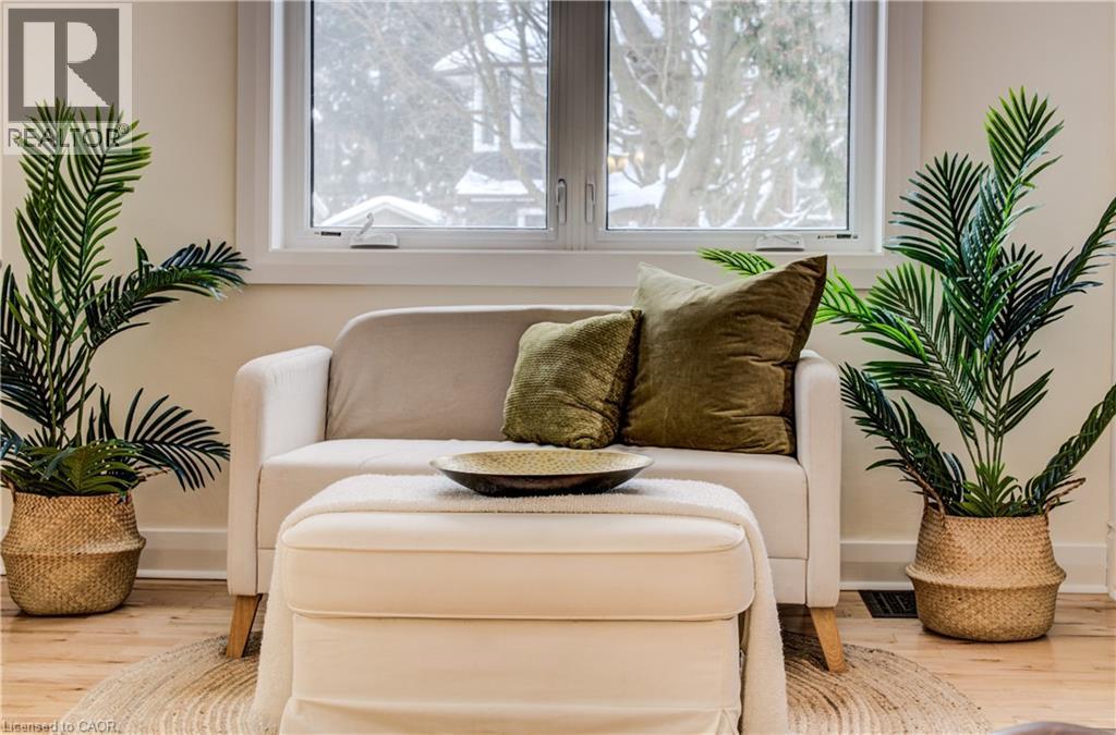 122 Belmont Avenue, Waterloo, Ontario  N2L 2A9 - Photo 7 - 40800277