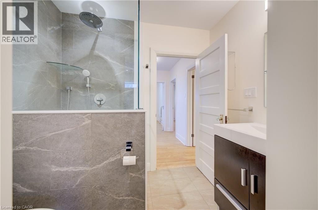 122 Belmont Avenue, Waterloo, Ontario  N2L 2A9 - Photo 36 - 40800277