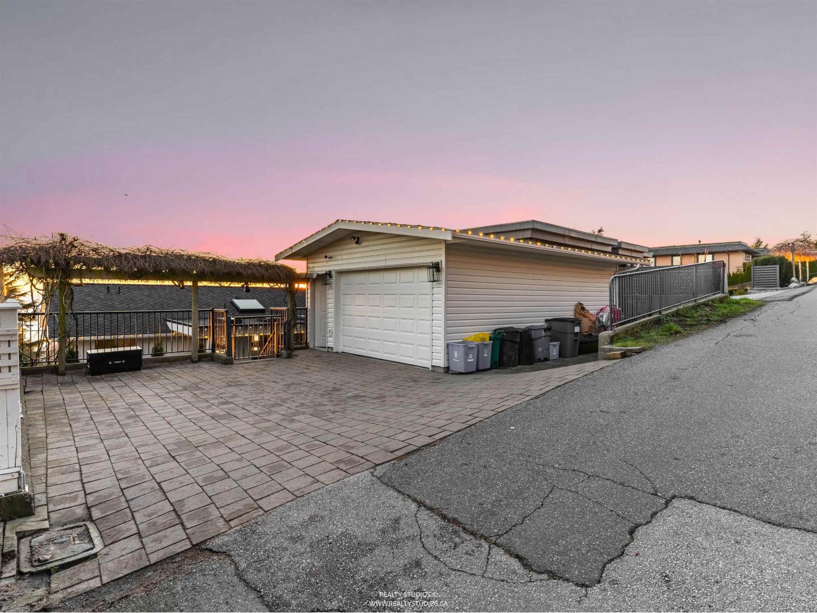 15383 Columbia Avenue, White Rock, British Columbia  V4B 1K1 - Photo 17 - R3082562