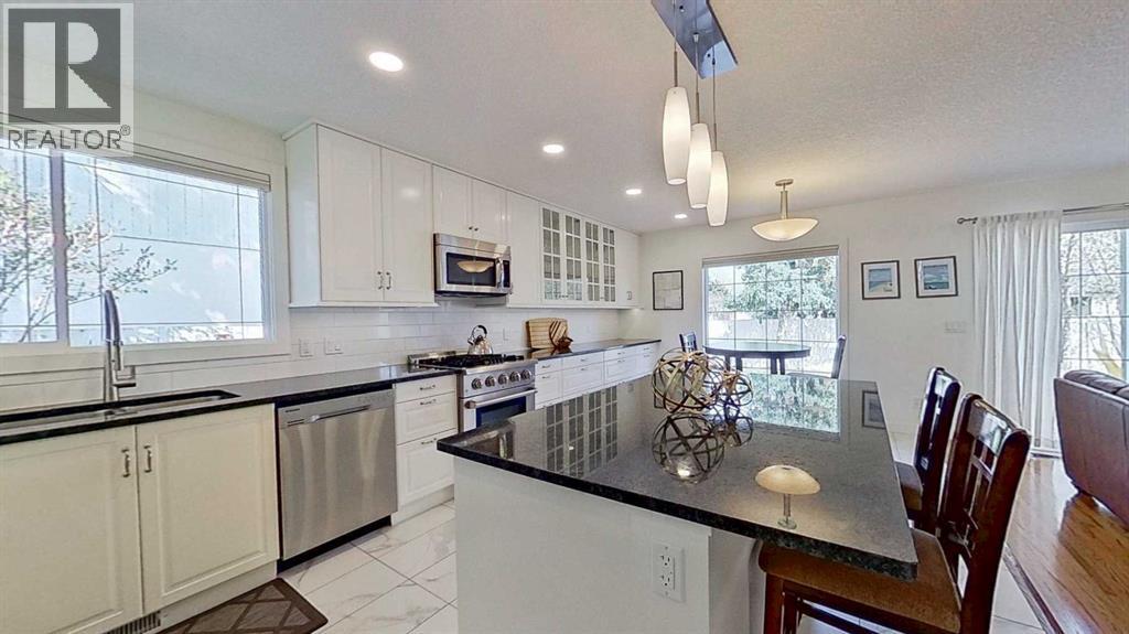 2932 Lathom Crescent Sw, Calgary, Alberta  T3E 5W7 - Photo 17 - A2270024