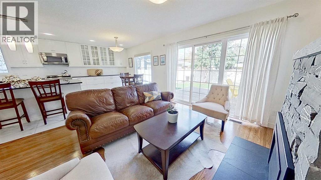 2932 Lathom Crescent Sw, Calgary, Alberta  T3E 5W7 - Photo 6 - A2270024