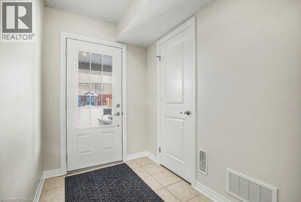 79 South Creek Drive, Kitchener, Ontario N2P 0H2 - Photo 4 - 40800930