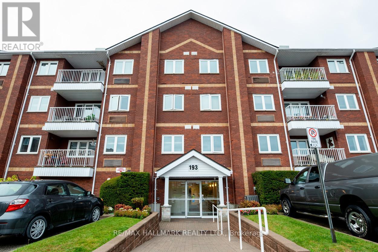 201 - 193 Lake Driveway Drive W, Ajax, Ontario  L1S 7H8 - Photo 2 - E12729600