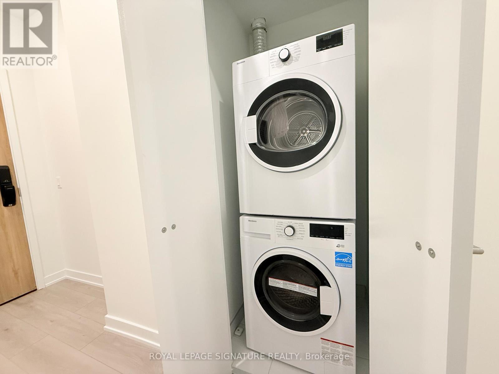 405 - 1 Fairview Road E, Mississauga, Ontario  L5A 4C6 - Photo 3 - W12729656