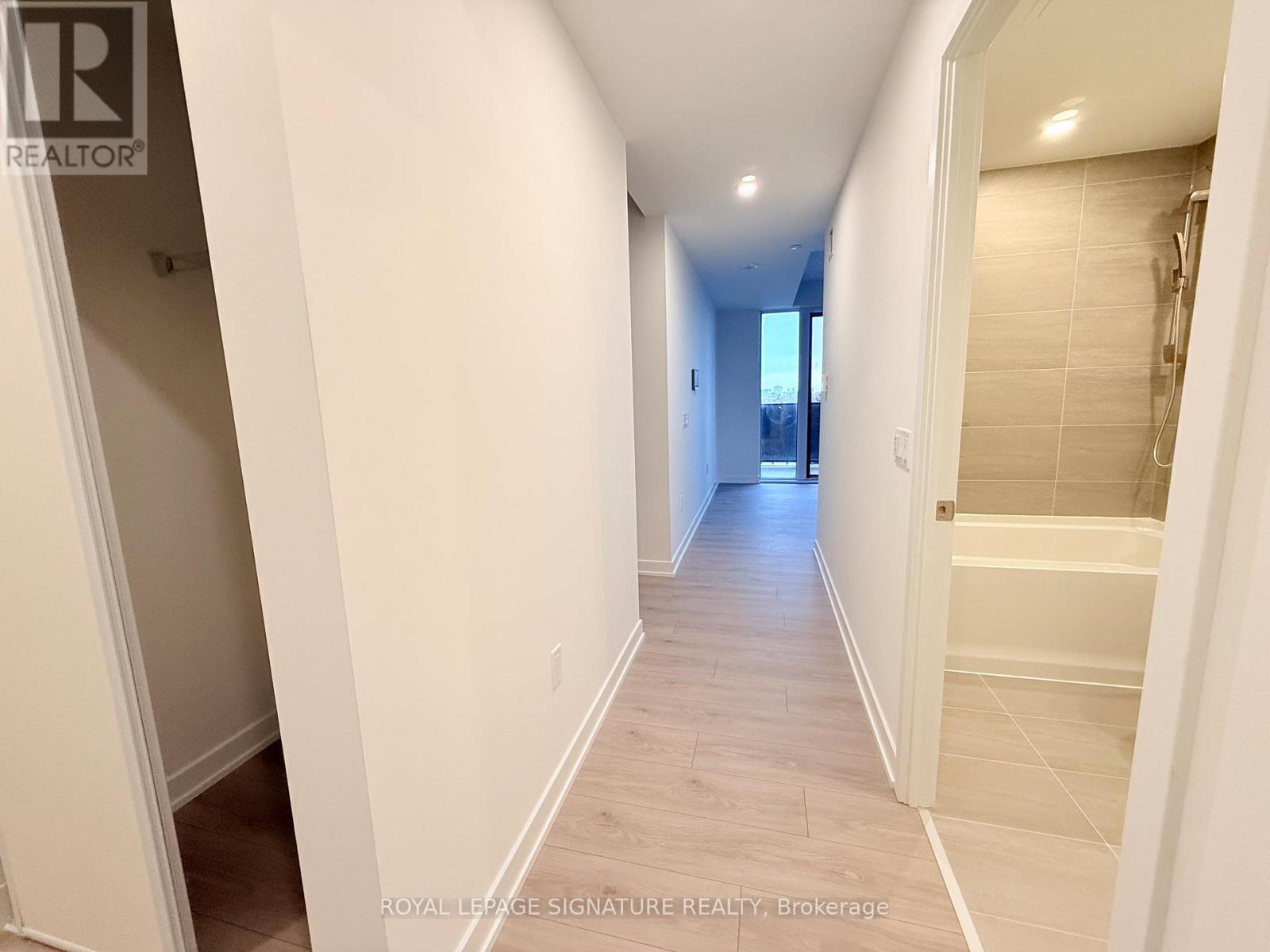 405 - 1 Fairview Road E, Mississauga, Ontario  L5A 4C6 - Photo 6 - W12729656