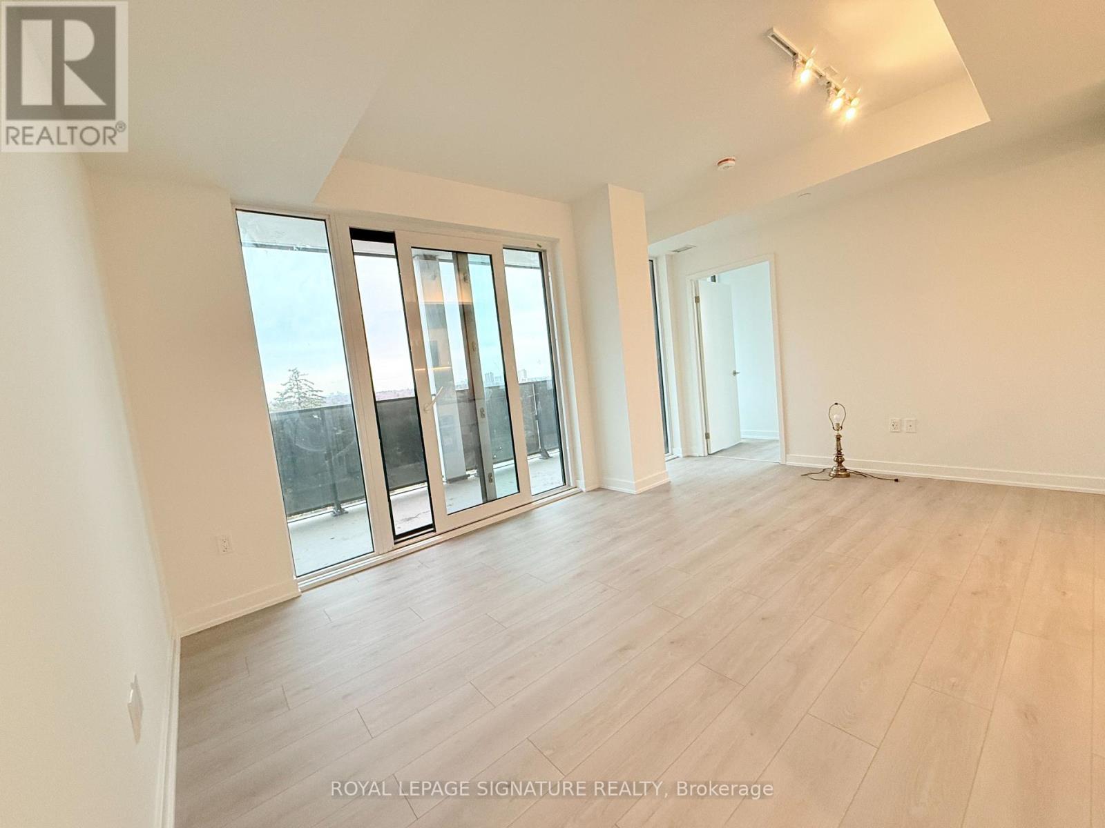 405 - 1 Fairview Road E, Mississauga, Ontario  L5A 4C6 - Photo 8 - W12729656