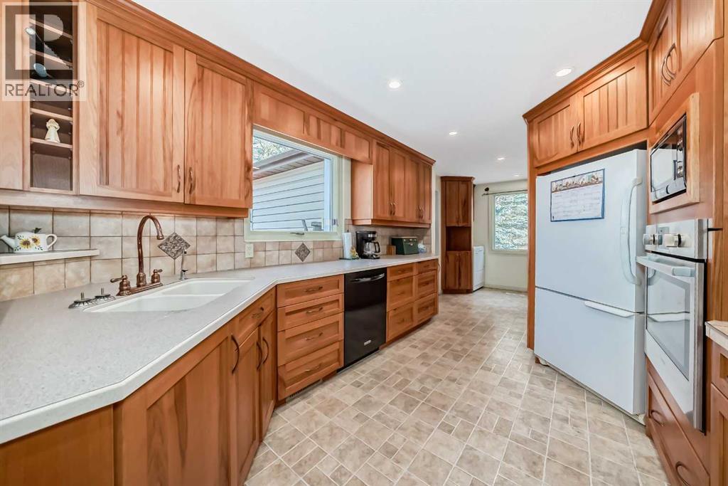 17 College Park Place, Red Deer, Alberta  T4P 0M7 - Photo 11 - A2268092