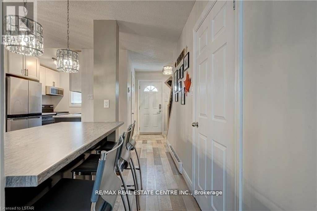 107 - 166 Southdale Road, London South, Ontario  N6J 2J1 - Photo 3 - X12729654