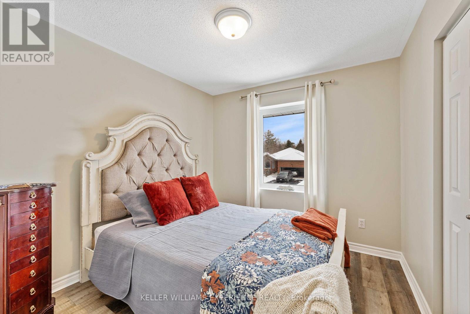 12 Riverdale Drive, Wasaga Beach, Ontario  L9Z 1E9 - Photo 17 - S12594812