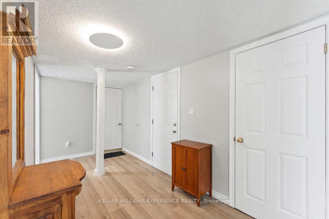 12 Riverdale Drive, Wasaga Beach, Ontario  L9Z 1E9 - Photo 5 - S12594812