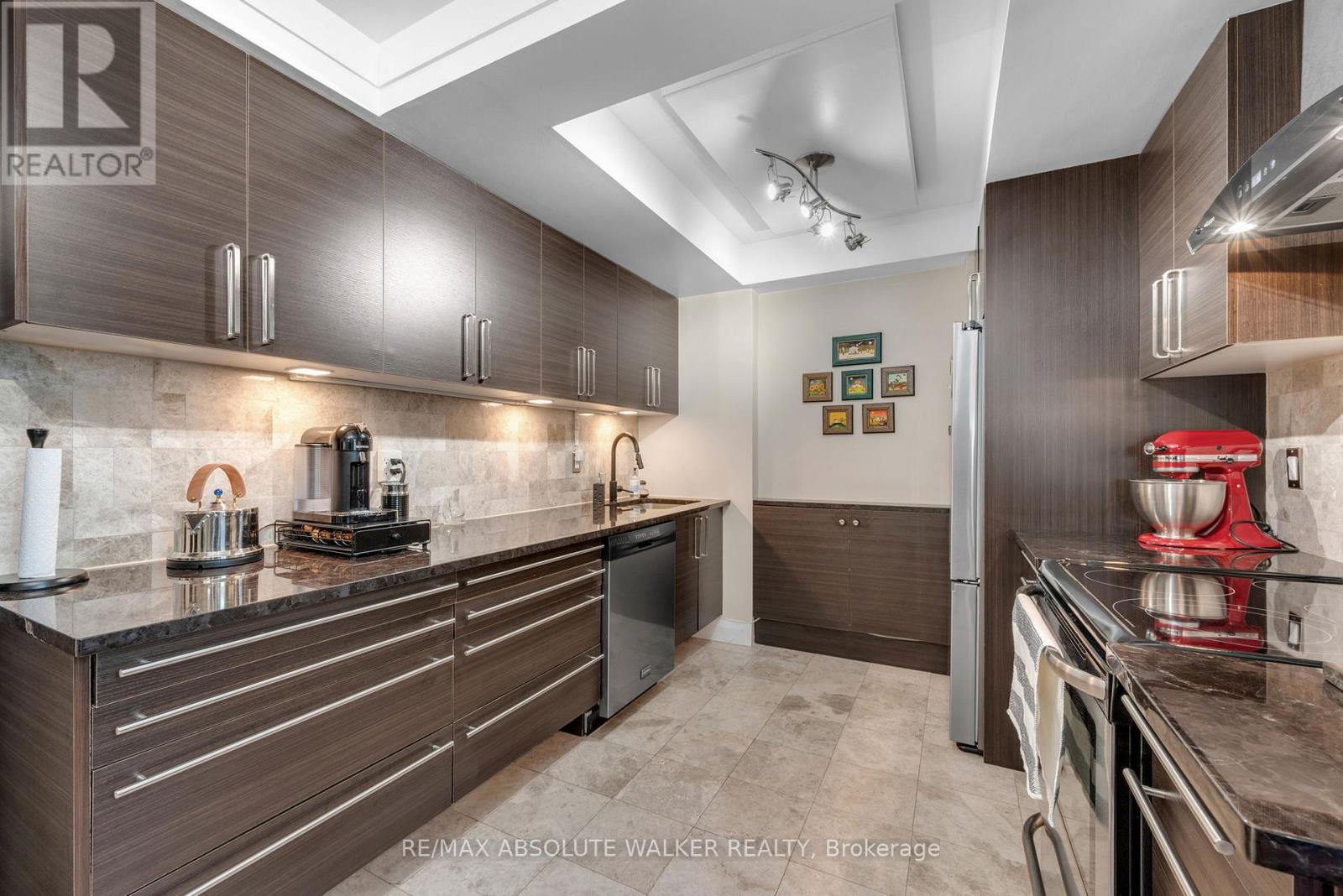 901 - 555 Brittany Drive, Ottawa, Ontario K1K 4C5 - Photo 12 - X12729698