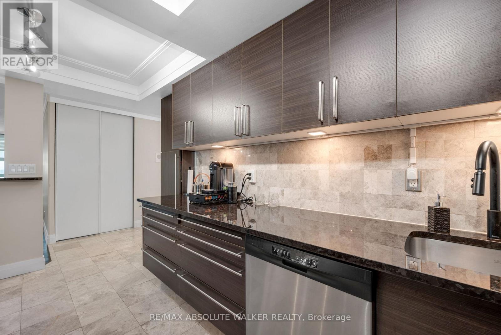 901 - 555 Brittany Drive, Ottawa, Ontario K1K 4C5 - Photo 14 - X12729698