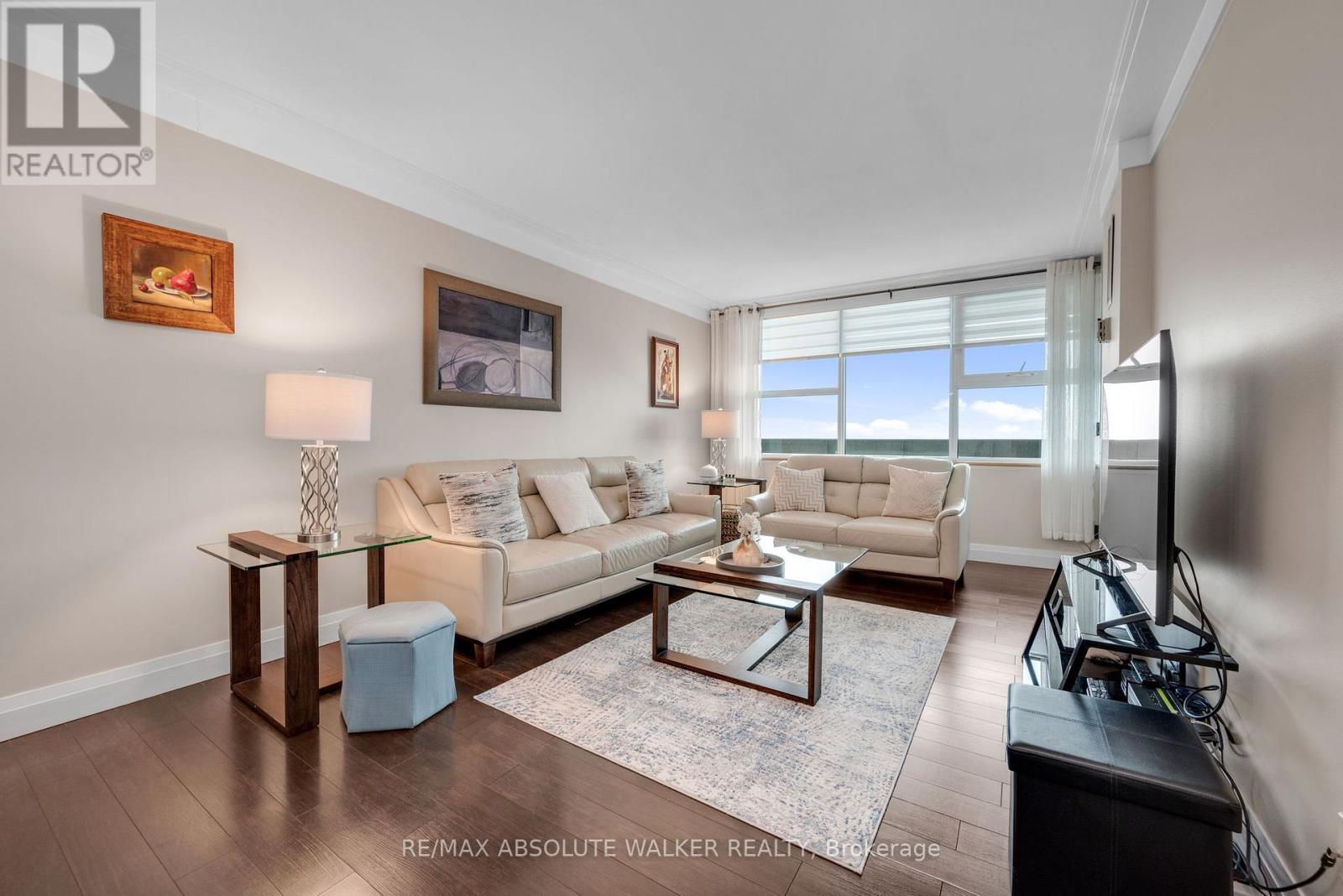 901 - 555 Brittany Drive, Ottawa, Ontario K1K 4C5 - Photo 3 - X12729698