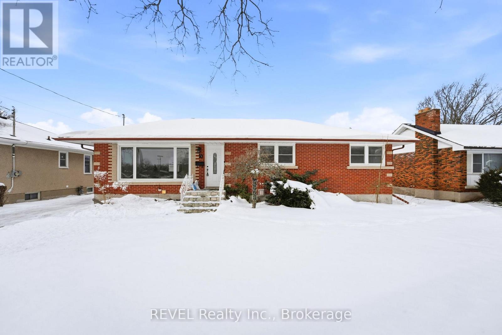 10 Redwood Avenue, St. Catharines, Ontario  L2M 3B2 - Photo 1 - X12729666