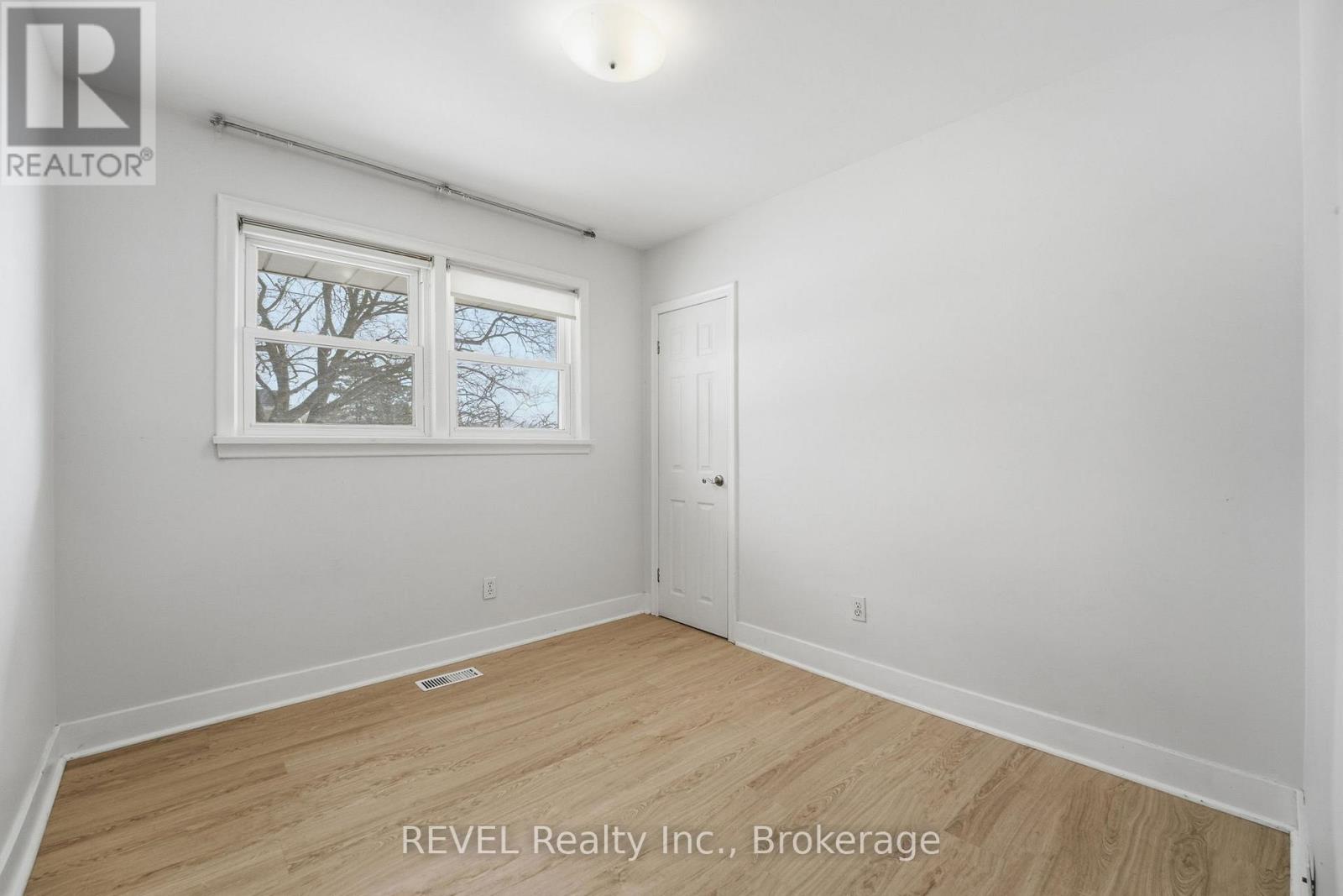 10 Redwood Avenue, St. Catharines, Ontario  L2M 3B2 - Photo 12 - X12729666