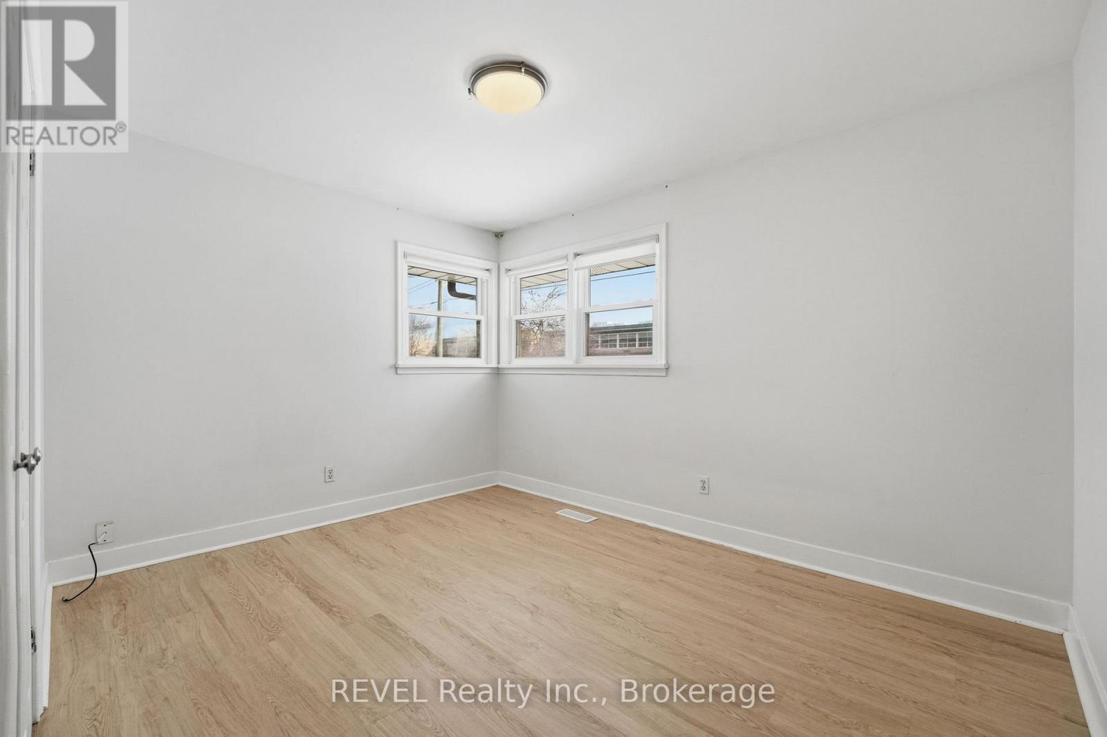 10 Redwood Avenue, St. Catharines, Ontario  L2M 3B2 - Photo 14 - X12729666