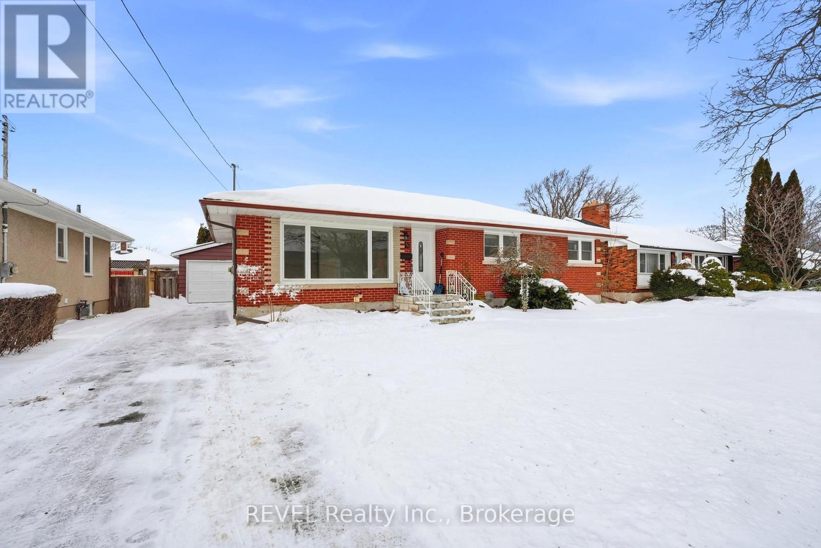 10 Redwood Avenue, St. Catharines, Ontario  L2M 3B2 - Photo 2 - X12729666