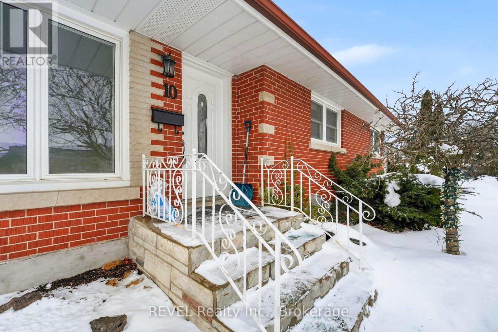 10 Redwood Avenue, St. Catharines, Ontario  L2M 3B2 - Photo 3 - X12729666
