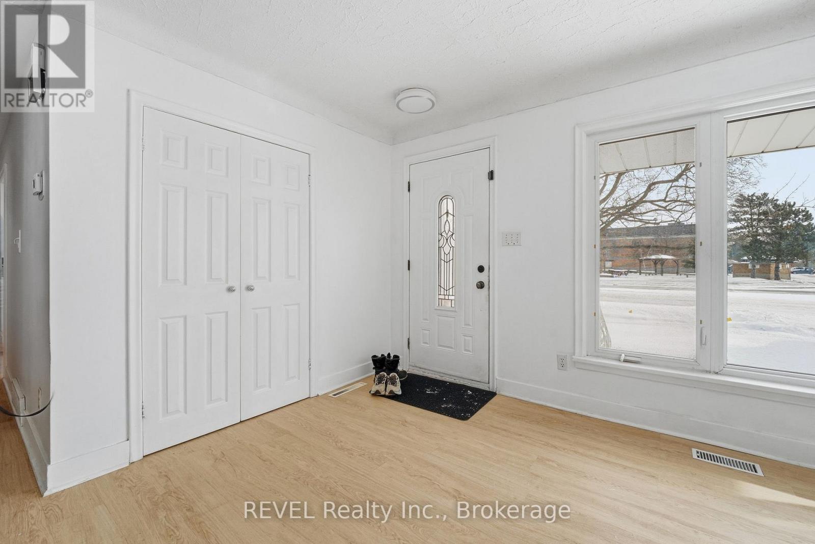 10 Redwood Avenue, St. Catharines, Ontario  L2M 3B2 - Photo 4 - X12729666