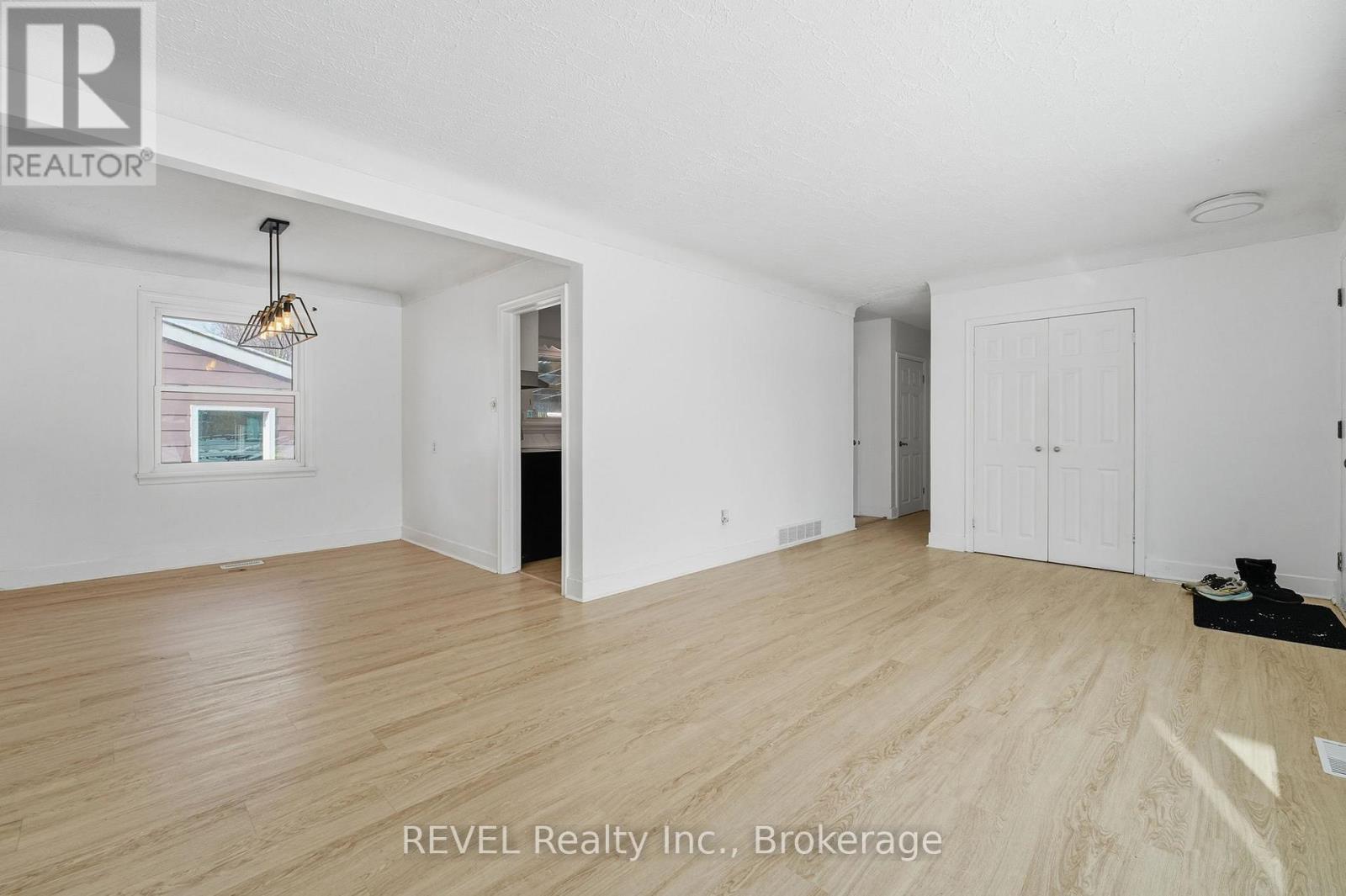 10 Redwood Avenue, St. Catharines, Ontario  L2M 3B2 - Photo 7 - X12729666