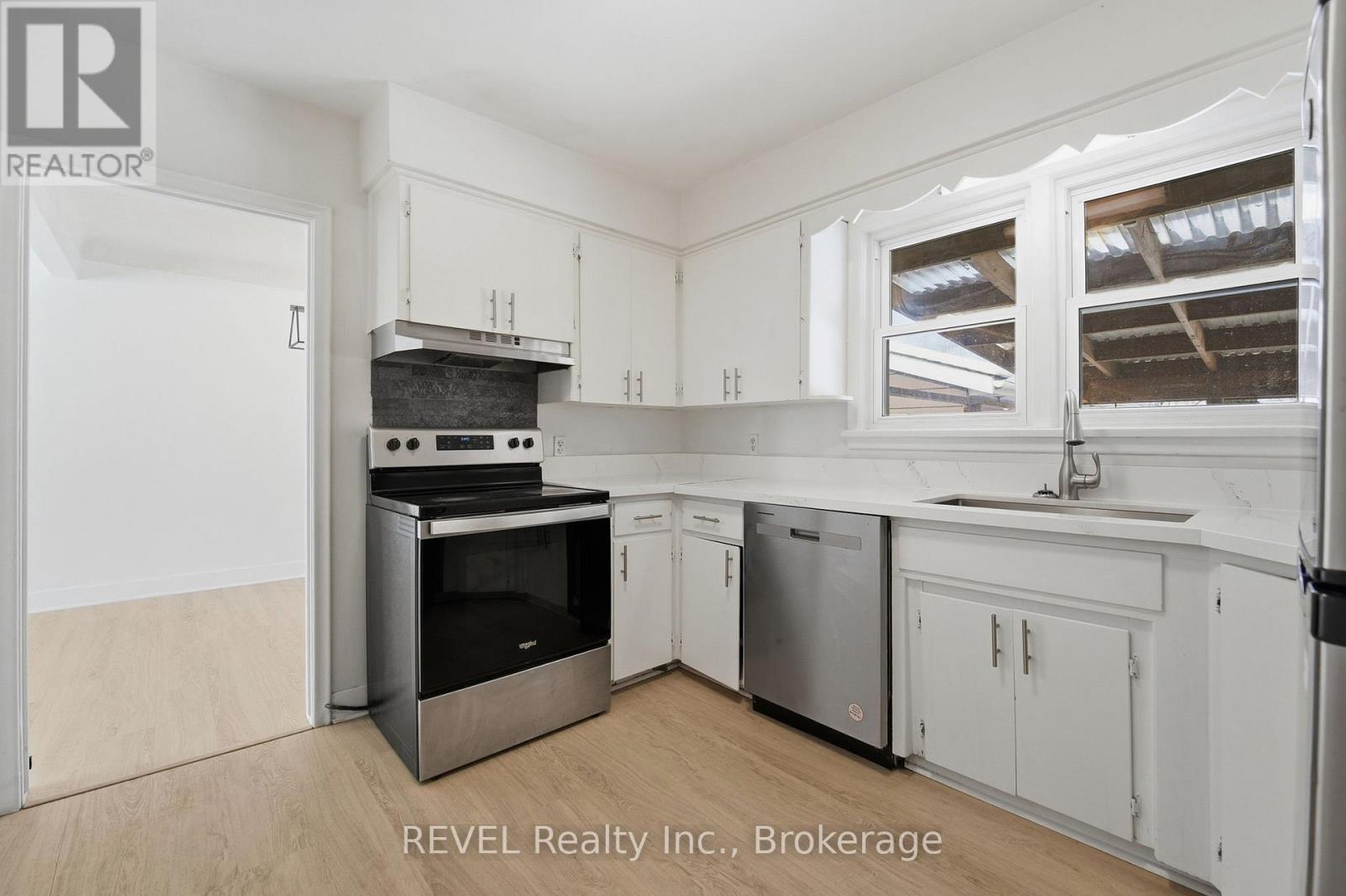 10 Redwood Avenue, St. Catharines, Ontario  L2M 3B2 - Photo 9 - X12729666