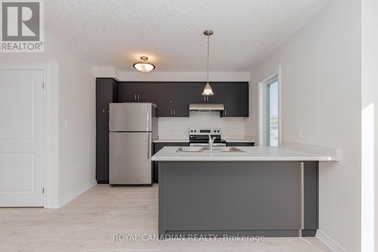 355 Benninger Drive, Kitchener, Ontario  N2E 0K1 - Photo 14 - X12722174